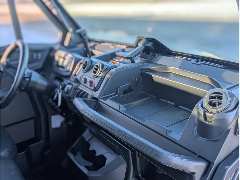 2026 Can-Am Defender DPS CAB HD9