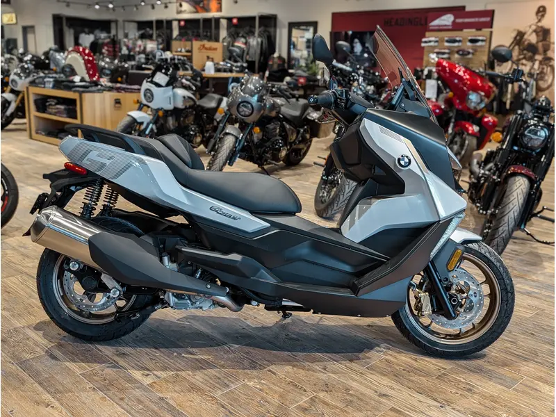 2025 BMW C 400 GT // Diamond White Metallic