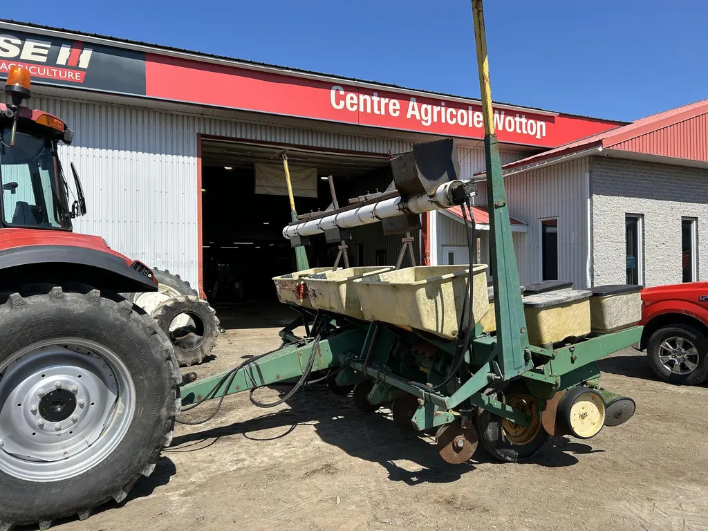 John Deere P7000