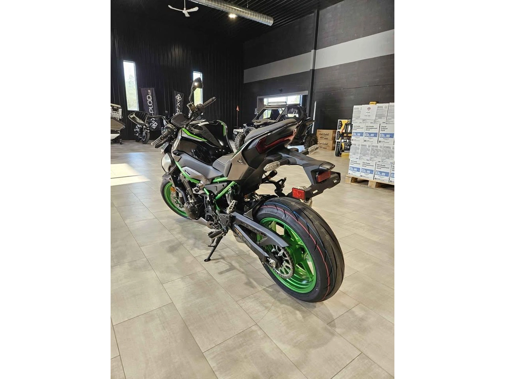 Kawasaki Z900 Se 2025 alt