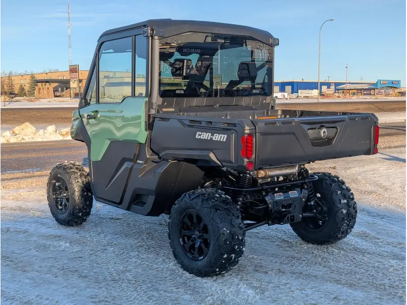 2026 Can-Am Defender DPS CAB HD9