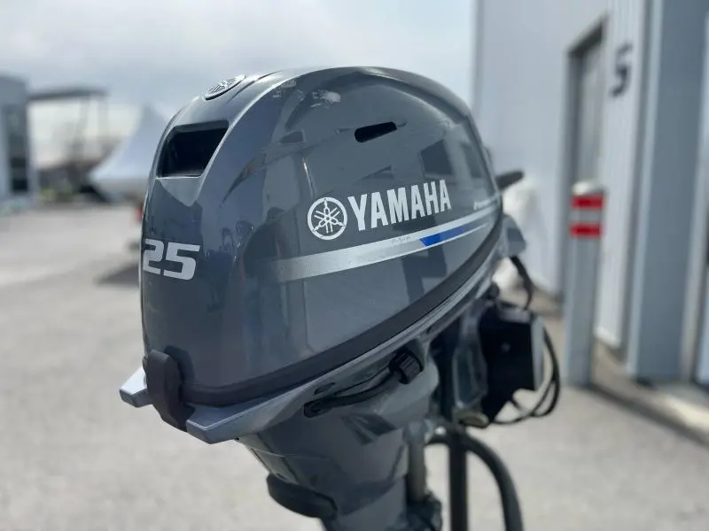 Yamaha F25LWHC 2023