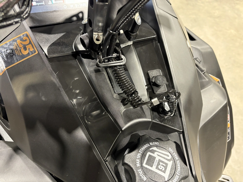 Brp Backcountry X-rs 146 (43'') 850 E-tec Ice Storm 150 1.5'' E.s. W/ 10.25'' Touchscreen 2025 2025 alt