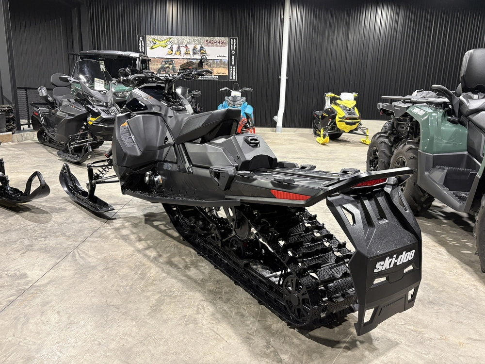 Brp Backcountry X-rs 146 (43'') 850 E-tec Ice Storm 150 1.5'' E.s. W/ 10.25'' Touchscreen 2025 2025 alt