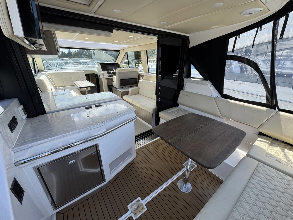 2020 Regal 38 Grande Coupe (diesel) alt