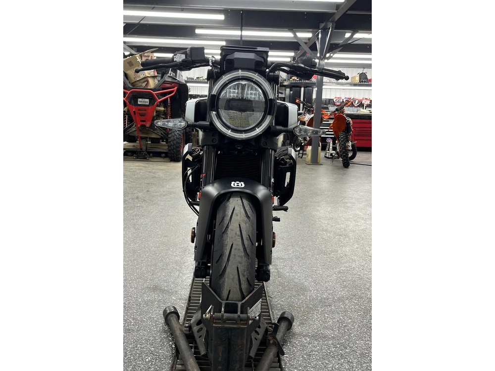 Husqvarna Vitpilen 401 B.d. 2024 alt