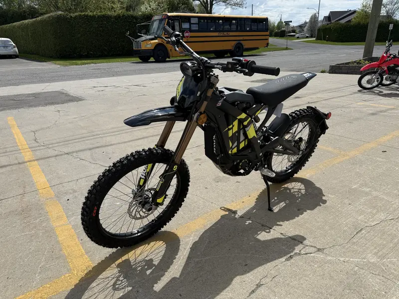 2025 Surron LIGHT BEE X MOTOCROSS ÉLECTRIQUE
