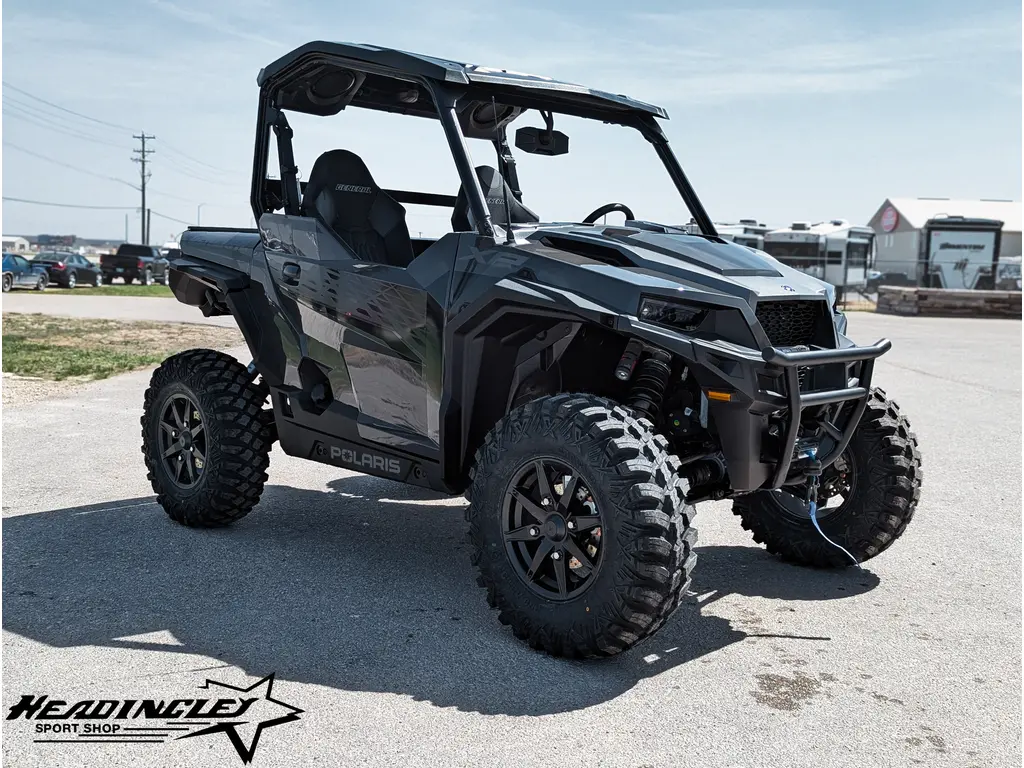 2025 Polaris General XP 1000 Ultimate // Granite Gray 