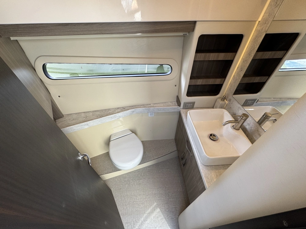 2020 Regal 38 Grande Coupe (diesel) alt