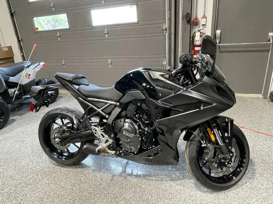 Suzuki Gsx-8r 2025 alt
