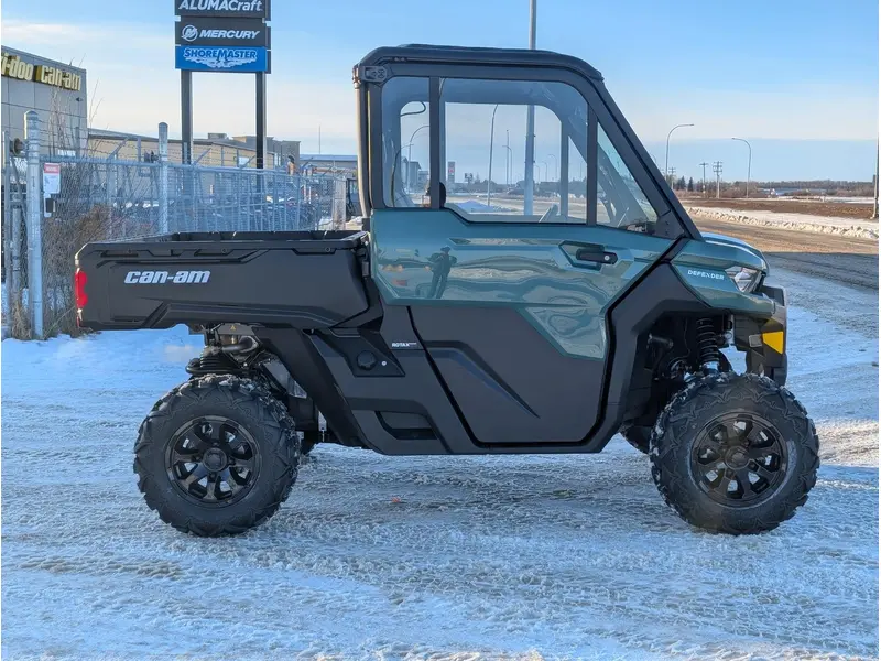2026 Can-Am Defender DPS CAB HD9