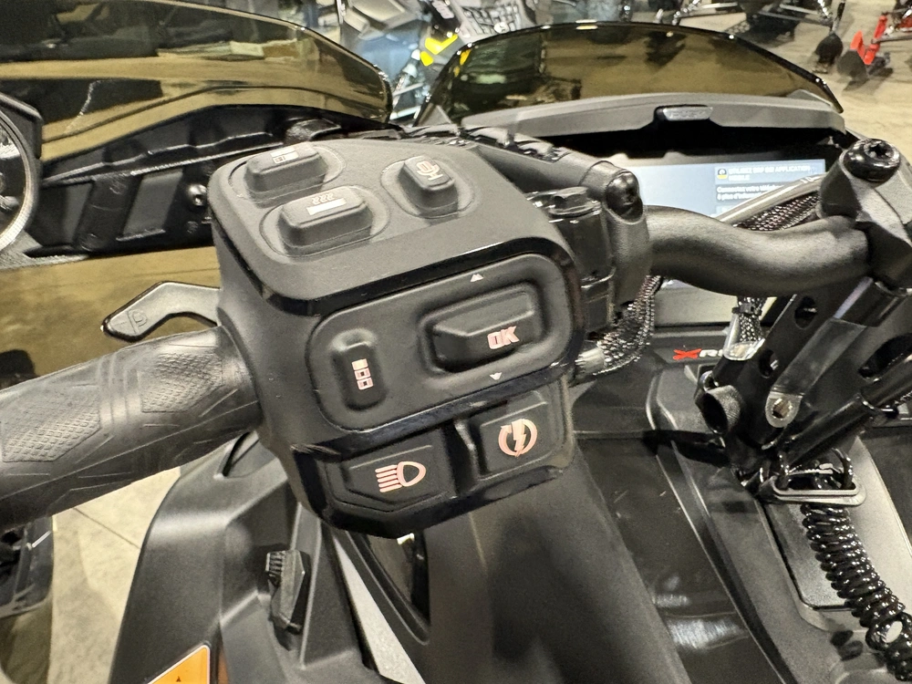 Brp Backcountry X-rs 146 (43'') 850 E-tec Ice Storm 150 1.5'' E.s. W/ 10.25'' Touchscreen 2025 2025 alt