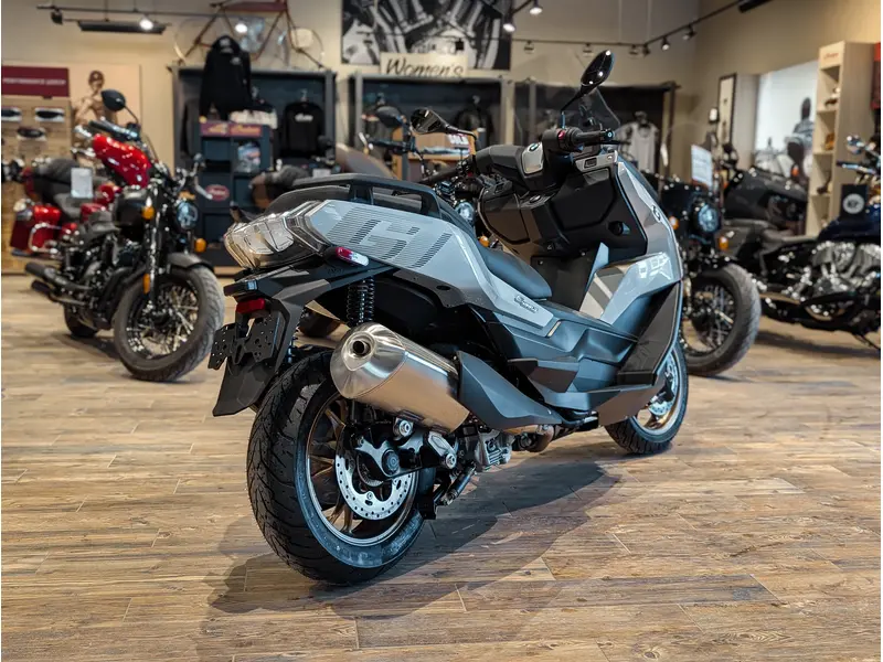 2025 BMW C 400 GT // Diamond White Metallic