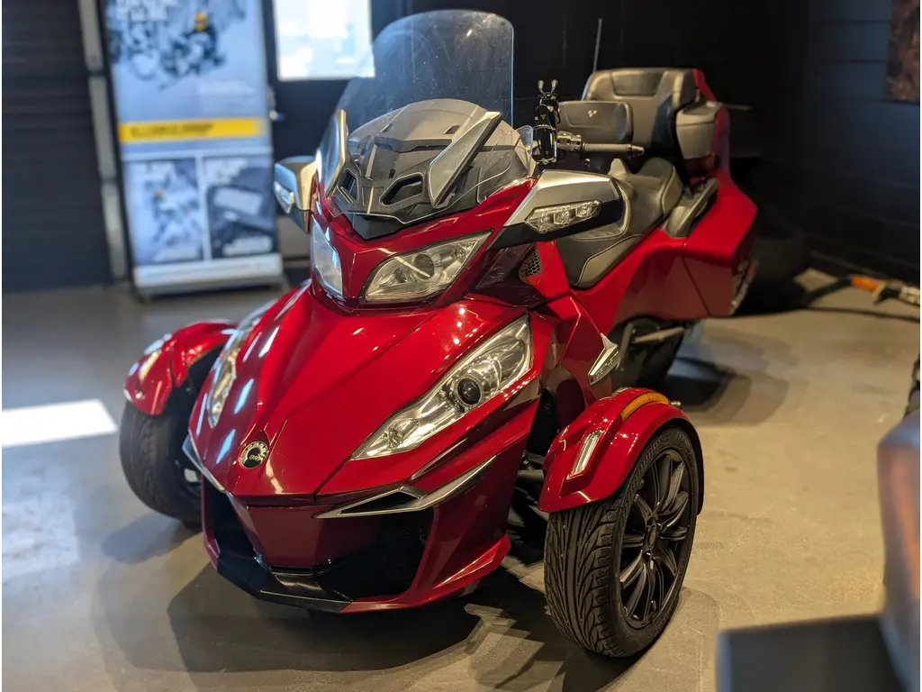2016 Can-Am Spyder RT-S w Freedom Trailer