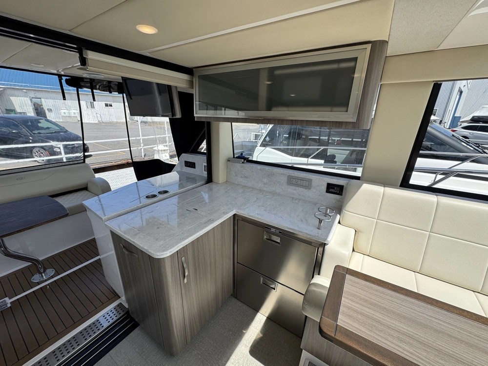 2020 Regal 38 Grande Coupe (diesel) alt