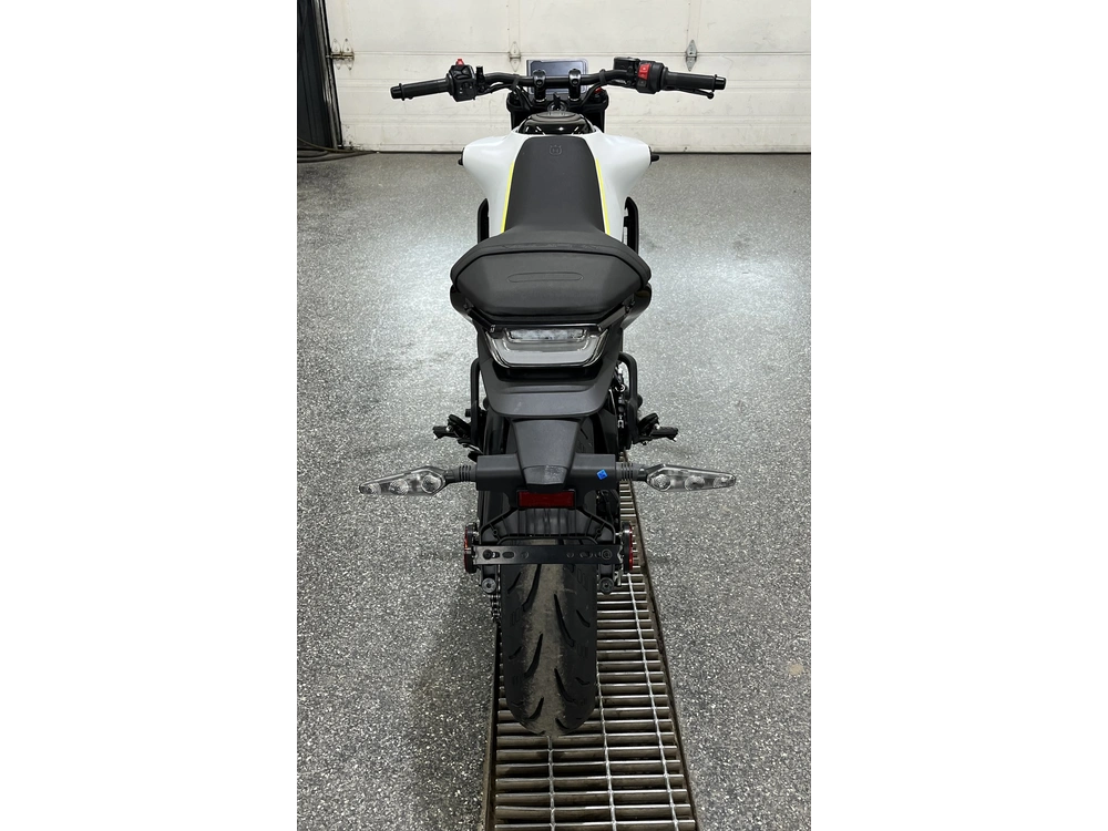 Husqvarna Vitpilen 401 B.d. 2024 alt