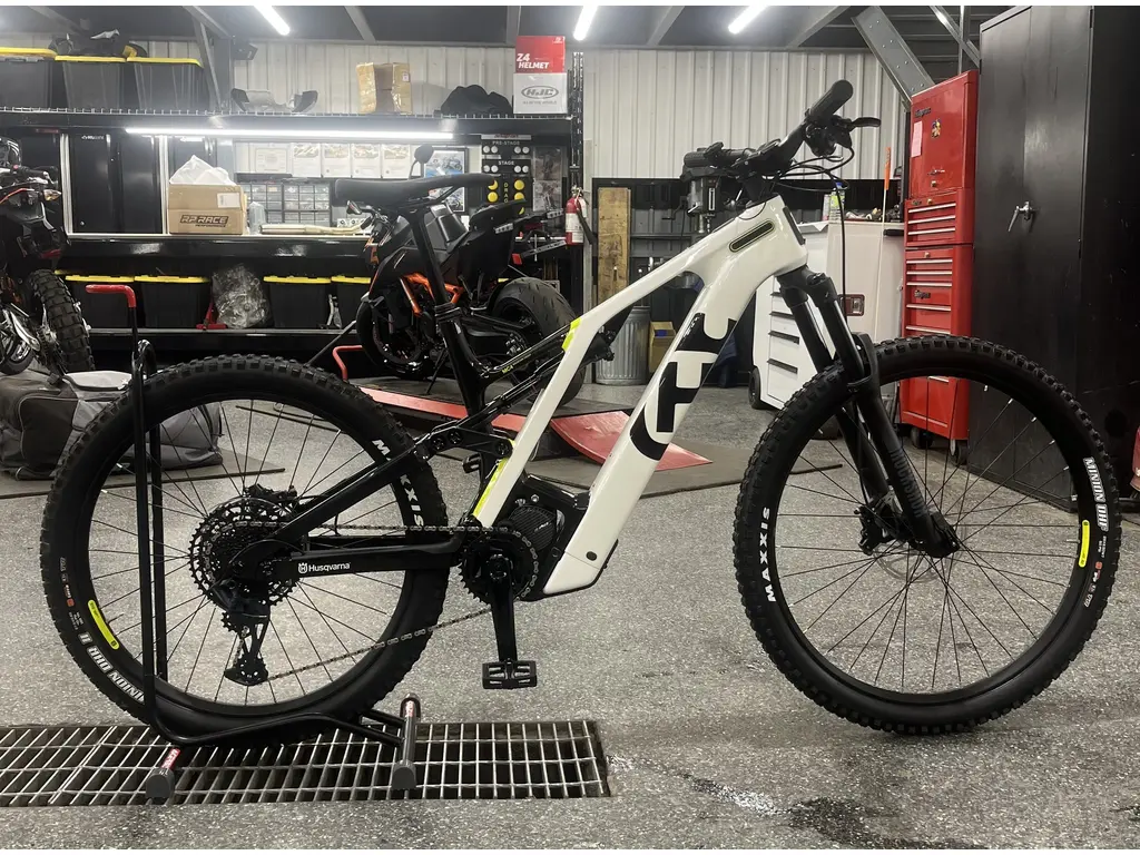 2023 Husqvarna MOUNTAIN CROSS MC4 L LARGE