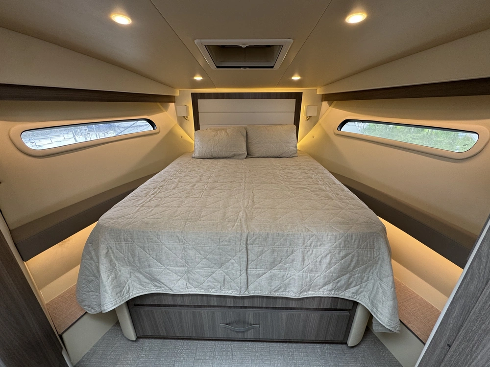 2020 Regal 38 Grande Coupe (diesel) alt