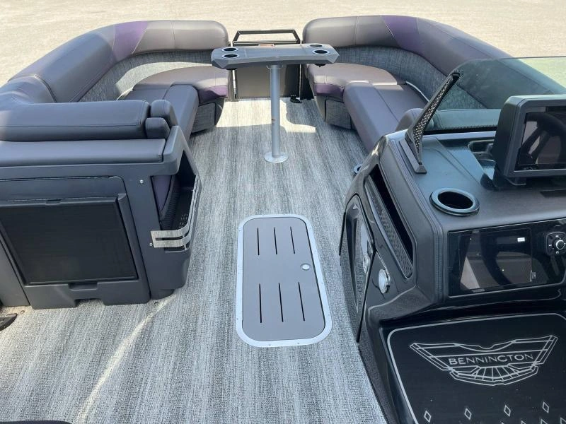 Bennington Marine M24 L-bench Arche Sport Demo 2025 alt