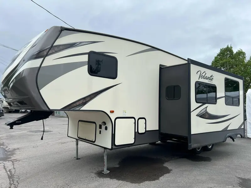 2018 KEYSTONE CROSSROADS VOLANTE 270BH **EN SUPERBE CONDITION!!**