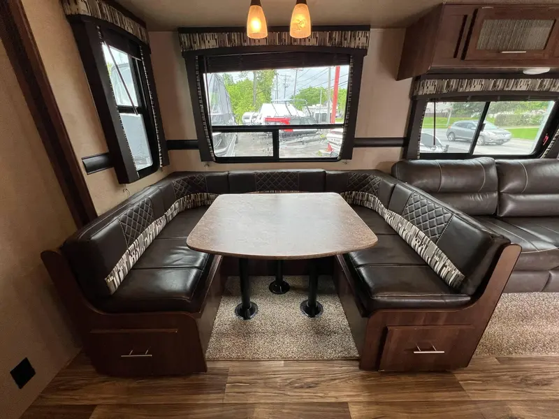 2018 KEYSTONE CROSSROADS VOLANTE 270BH **EN SUPERBE CONDITION!!**