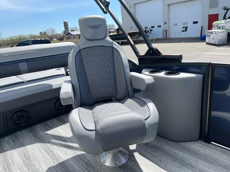 Bennington Marine M22 Swingback Luxe 3t / F200 2025 alt