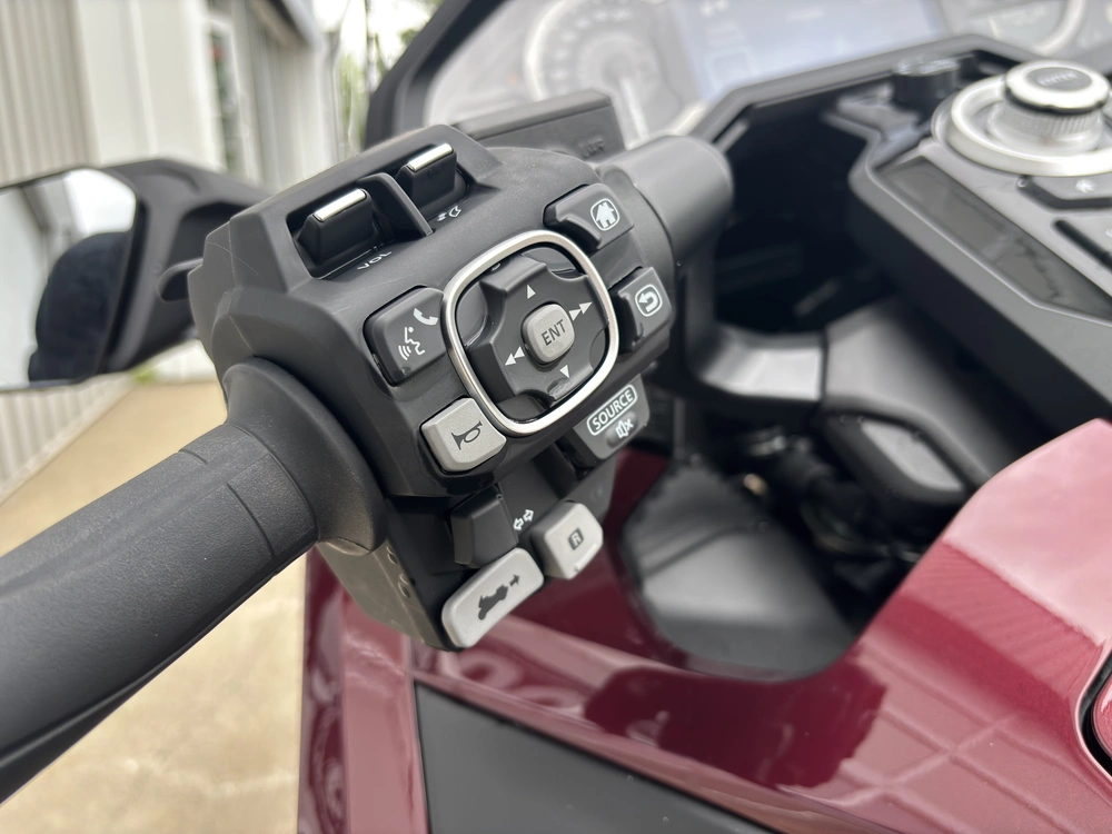 Honda Gold Wing Tour 2025 alt