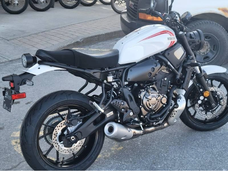 2025 Yamaha Xsr700 alt