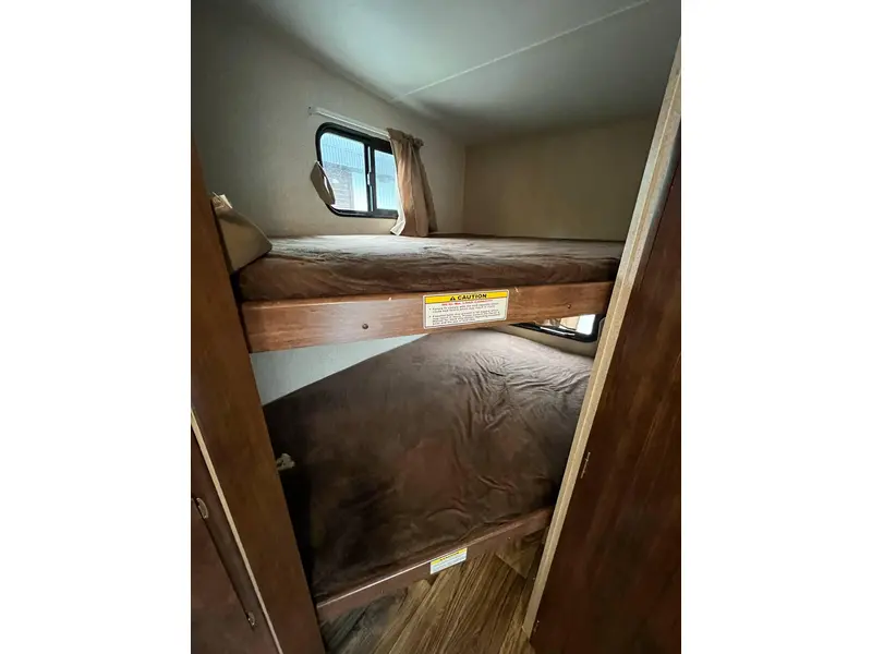 2018 KEYSTONE CROSSROADS VOLANTE 270BH **EN SUPERBE CONDITION!!**