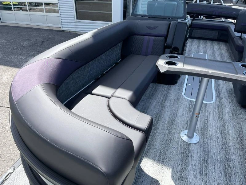 Bennington Marine M24 L-bench Arche Sport Demo 2025 alt