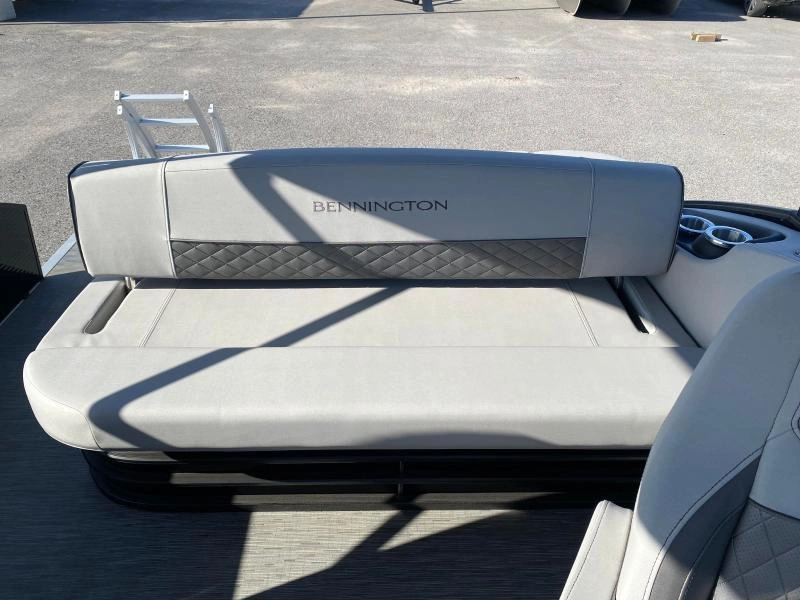 Bennington Marine L22 Swingback 3t Xpress Demo 2023 alt