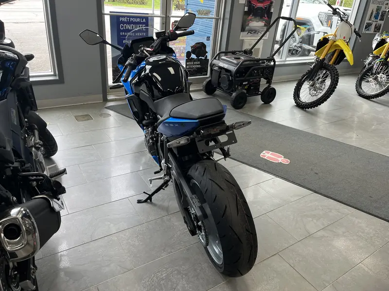2025 Suzuki GSX-8R