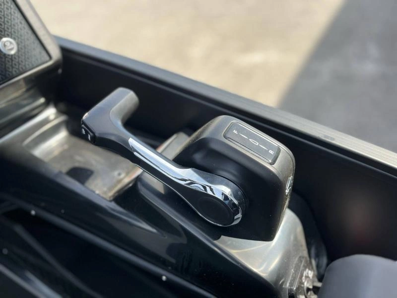 Bennington Marine M24 L-bench Arche Sport Demo 2025 alt