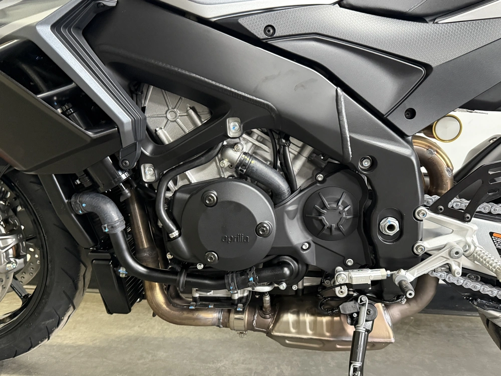 2026 Aprilia Tuono V4 1100 alt