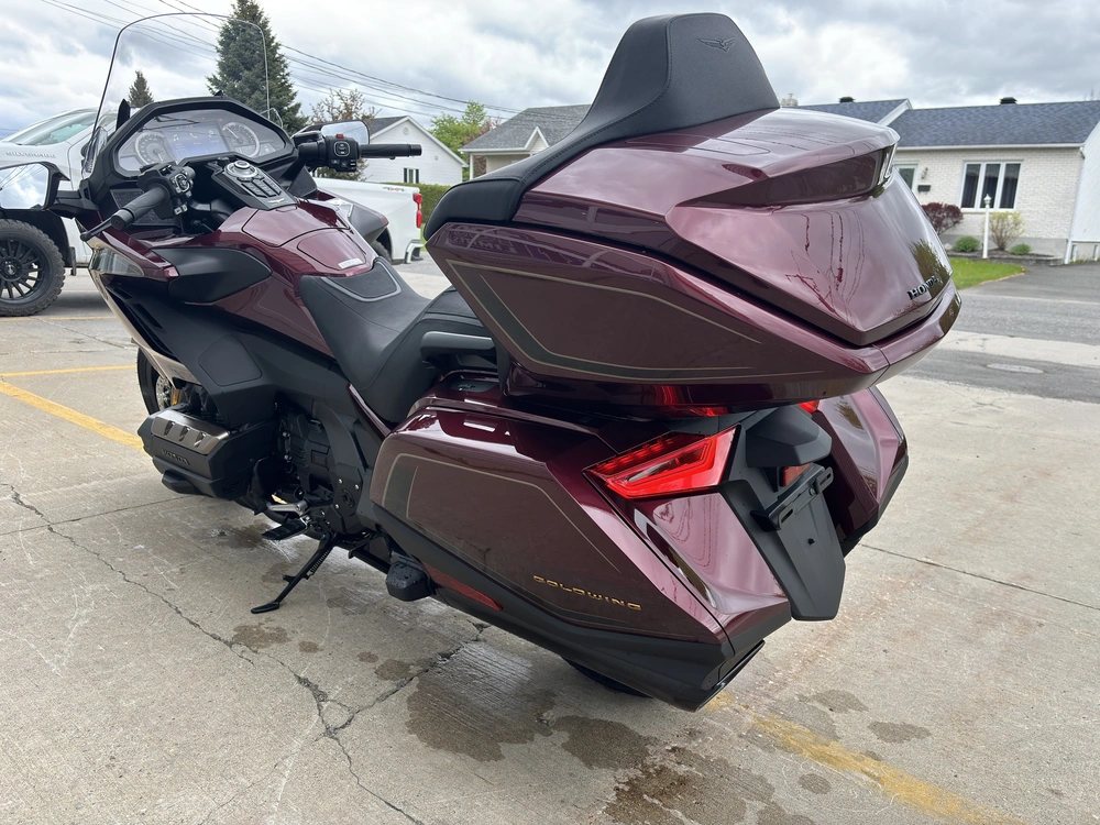 Honda Gold Wing Tour 2025 alt