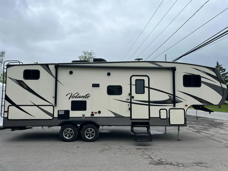 2018 KEYSTONE CROSSROADS VOLANTE 270BH **EN SUPERBE CONDITION!!**