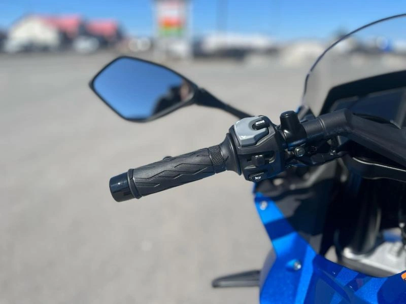 2025 Suzuki Gsx-8r alt