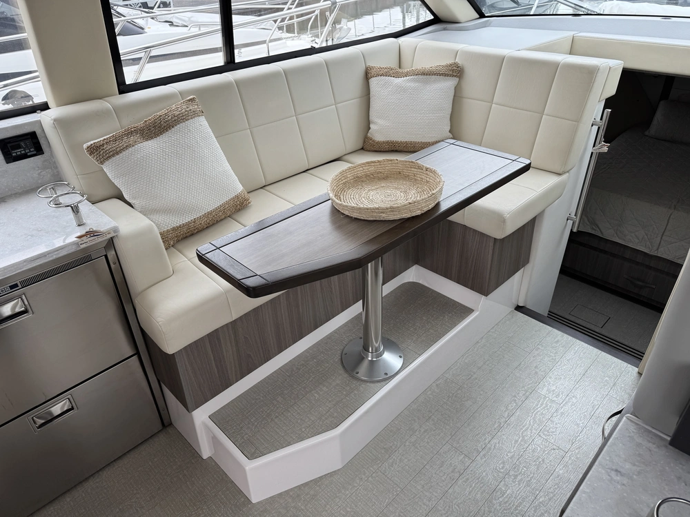 2020 Regal 38 Grande Coupe (diesel) alt