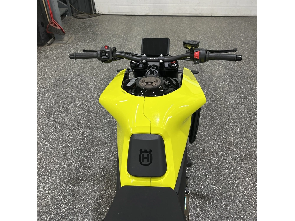 Husqvarna Vitpilen 801 2025 alt