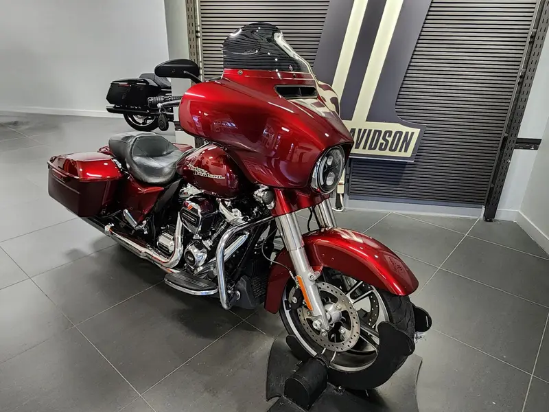 2017 Harley-Davidson FLHXS Street Glide Special FLHXS thumbnail 2