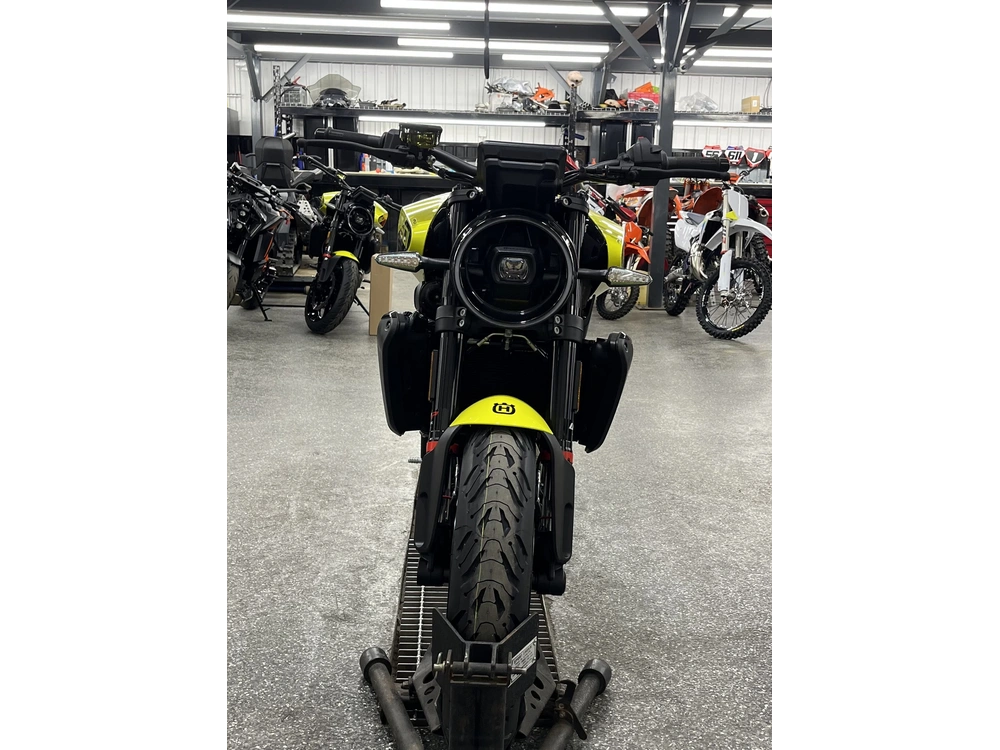 Husqvarna Vitpilen 801 2025 alt