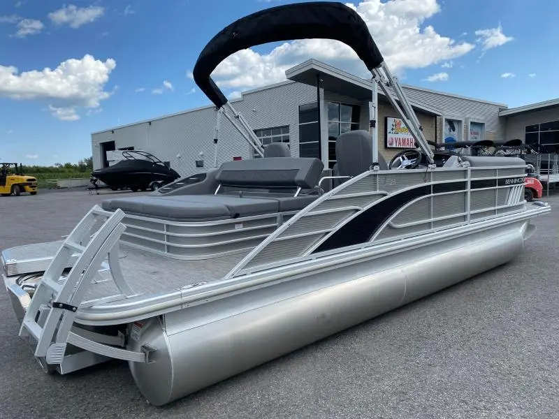 Bennington Marine L23 SWINGBACK 3T SPS+ 2023