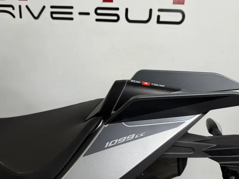 2026 APRILIA TUONO V4 1100