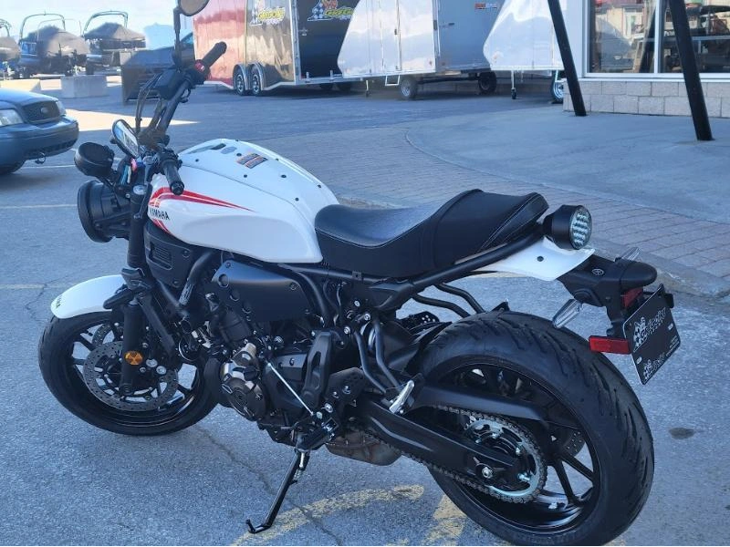 2025 Yamaha Xsr700 alt