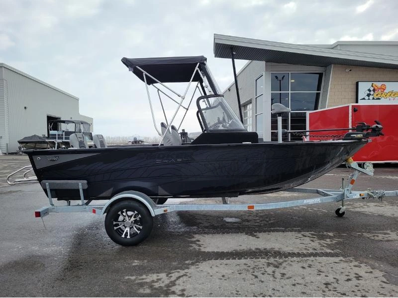 2025 Smoker-craft Excursion 166 Dc alt