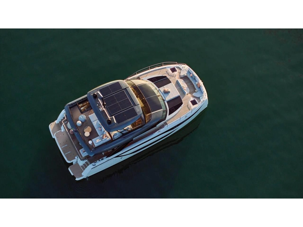 2026 Prestige Yachts M8 alt