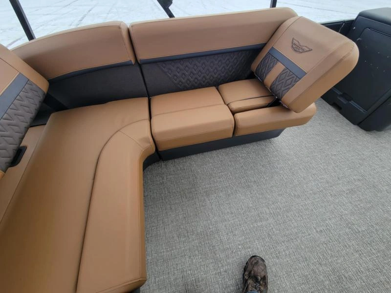 Bennington Marine M22 Swingback 3t Sps 2025 alt