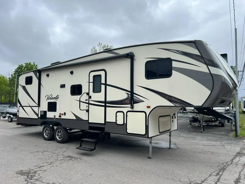 2018 KEYSTONE CROSSROADS VOLANTE 270BH **EN SUPERBE CONDITION!!**