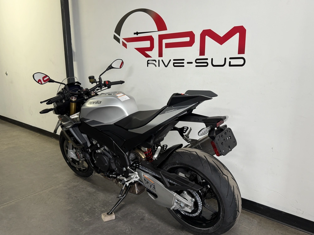 2026 Aprilia Tuono V4 1100 alt