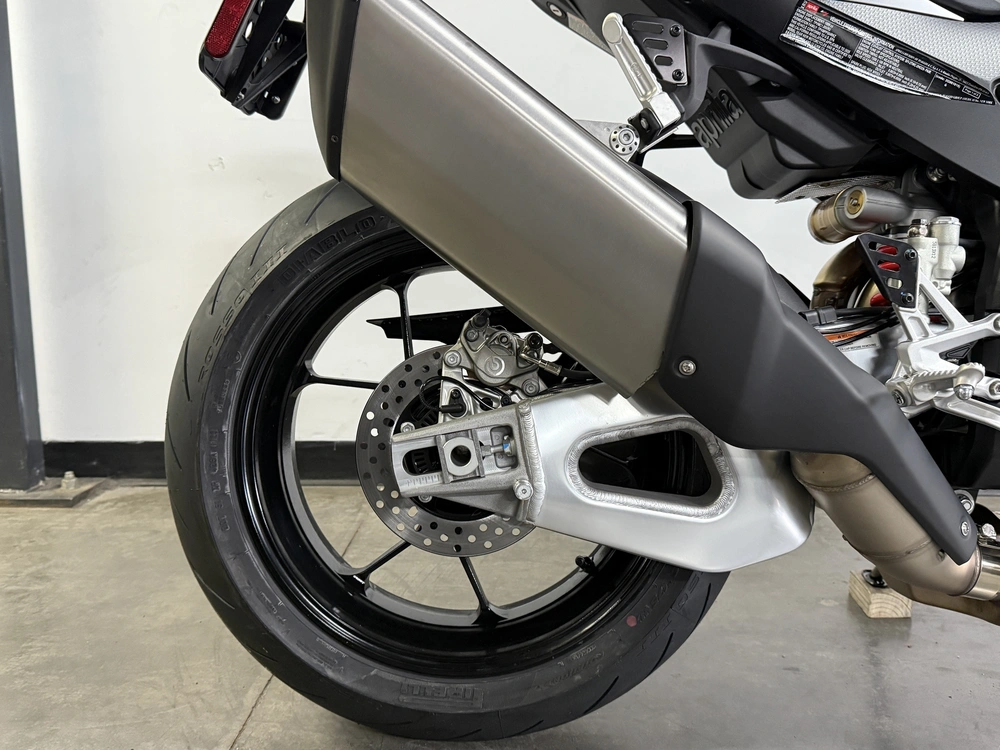 2026 Aprilia Tuono V4 1100 alt